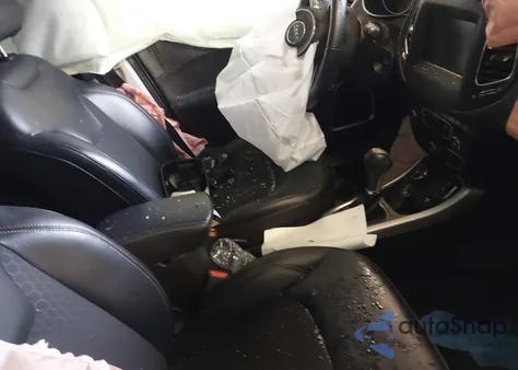 2018 Jeep Compass Latitude 4X4 from USA, damaged, VIN 3C4NJDBB1JT142712